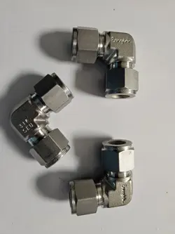 SIX  SWAGELOK FITTINGS MODEL D 90 DEGREE. 