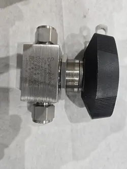 COMPRESSION WITH LATCH