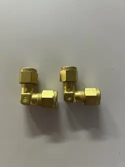 TWO PIECES — SWAGELOK B-400-9 1/4