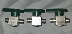 3 USED SWAGELOK 1/4” STAINLESS STEEL QUARTER INSTRUMENT PLUG VALVE SS-4P4T