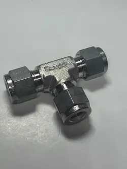 SWAGELOK SS-600-3 UNION TEE 3/8 INCH STAINLESS STEEL NEW