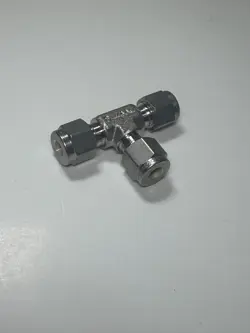 SWAGELOK SS-400-3 UNION TEE 1/4 INCH STAINLESS STEEL NEW