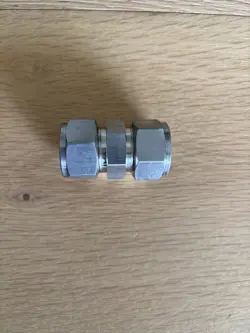 10 PCS - SWAGELOK #SS-1210-6 - 3/4 IN. TUBE X 3/4 IN. TUBE UNION