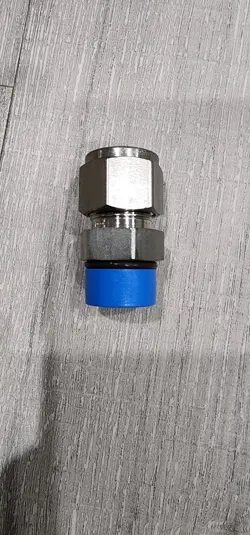 SWAGELOK SS-810-1-8ST