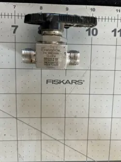 SWAGELOK SS-43GS6 3/8 VALVE 3000PSIG STAINLESS STEEL