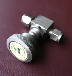 BELLOWS-SEALED VALVE 1/4
