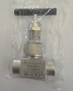  NEW SWAGELOK SS-12NBF8 VALVE 1/2