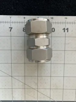 SWAGELOK UNION TUBING FITTING, 1 1/4