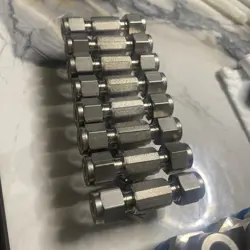 LOT OF 8 SWAGELOK SS-400-3