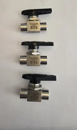 (1) SWAGELOK SS-43GF4 40G BALL VALVE, 1/4