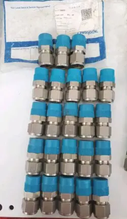 LOT 23 SWAGELOK SS-810-1-8 TUBE FITTING MALE CONNECTOR, 1/2