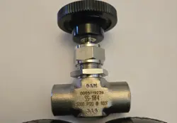 (1) SWAGELOK SS-1RF4 STAINLESS STEEL INTEGRAL BONNET NEEDLE VALVE