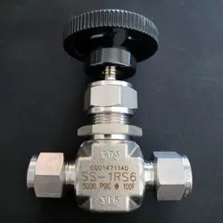 SWAGELOK SS-1RS6 NEEDLE VALVE 3/8 INCH STAINLESS STEEL