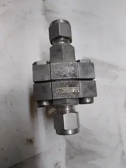 SWAGELOK WHITEY SS-L33VS6 STAINLESS STEEL MULTI PURPOSE BALL VALVE 