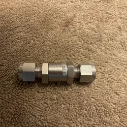 NUPRO SWAGELOK STAINLESS STEEL POPPET CHECK VALVE 1/4” TUBE 1 PSI LOTL 