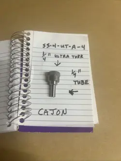 SWAGELOK SS-4-UT-A-4 STAINLESS STEEL ULTRA-TORR VACUUM ADAPTER 1/4