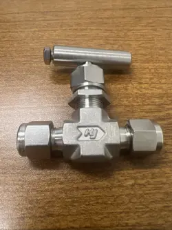 HY-LOK NV2H-4T 1/4” TUBE 6000PSI SWAGELOK REF: SS-1RS4