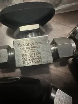 NEW SWAGELOK SS-43GS6-K  1PIECE 40G SERIES BALL VALVE 3/8 IN. TUBE FITTING SS