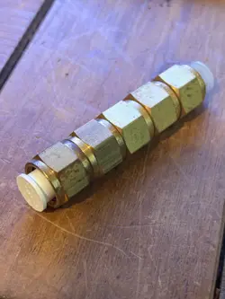 BRASS SWAGELOK 3/8 NUTS AND FERRULES (5)