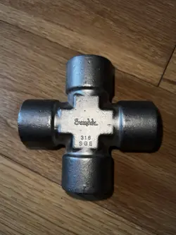 FEMALE PIPE CROSS