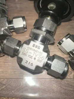 NEW SURPLUS SWAGELOK 3/8