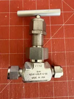 USED IN WORKING - SWAGELOK PARKER 6Z-U12LR-G-SS-ST STAINLESS STEEL NEEDLE VALVE