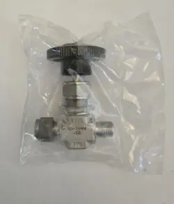 (1) SWAGELOK/WHITEY NEEDLE VALVE 5000 PSI -- SS-1VM4-S6 -- NEW