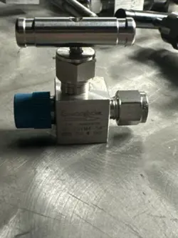 SWAGELOK SS-20VM4-S4 STAINLESS STEEL INTEGRAL BONNET NEEDLE VALVE