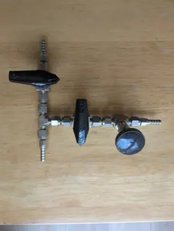 2 SWAGELOK SS-43GS4 STAINLESS STEEL BALL VALVE PLUS EXTRA PIECES USED