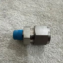 SWAGELOK MALE CONNECTOR 1/2 IN. TUBE OD X 1/8 IN. MALE NPT  SS-810-1-2