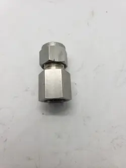 SWAGELOK SS-600-7-4 FEMALE CONNECTOR STAINLESS STEEL 3/8