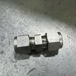 3/8” SS-600-6
