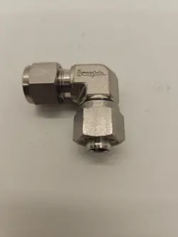 FITTING W/EXTRA NUT