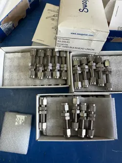 FITTINGS SS-200-61. BOX