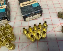 LOT SWAGELOK BRASS