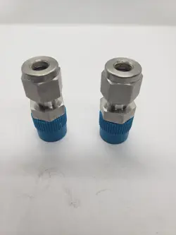 SWAGELOK SS-400-1-4 MALE CONNECTOR  1/4