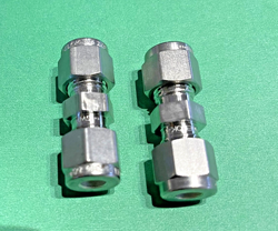 SWAGELOK SS-600-6 UNION COUPLING 3/8 X 3/8 FEMALE STAINLESS STEEL LOT OF 2 NEW