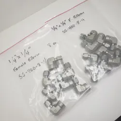 18 - SWAGELOK ELBOW CONNECTOR FITTING, 1/4