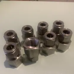 8- SWAGELOK SS-810-7-8 STAINLESS STEEL CONNECTOR, 1/2