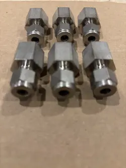 6 TOTAL NOS SWAGELOK CONNECTOR FITTING, 1/4