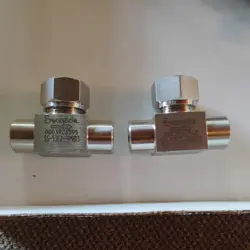 LOT OF 2 SWAGELOK CHECKVALVE S.  SS-53F2 -39913 .  NEW OPEN BOX 