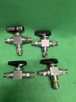 LOT OF 4 SWAGELOK SS-83XTS6 SS 3-PIECE HIGH PRESSURE BALL VALVE SS-83KS6