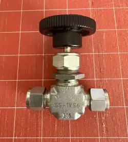 SWAGELOK SS-1VS6 3/16 SST NEEDLE VALVE