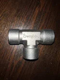 SWAGELOK TEE FITTING 1/2