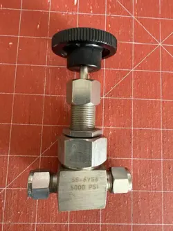 WHITEY SWAGELOK SS-6VS6 3/16 SST NEEDLE VALVE 5000 PSI 3/8 OD ENDS