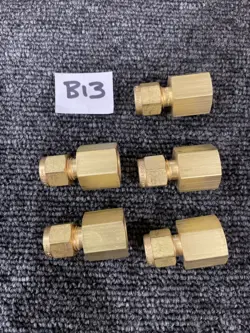 (5) SWAGELOK B-400-7-4 BRASS FITTING MALE CONNECTOR 1/4