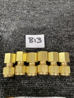 (6) SWAGELOK B-400-7-2 BRASS CONNECTOR FITTINGS, 1/4