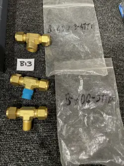 (3) SWAGELOK (2) B-600-3TTM + (1) B-600-3TTF TUBE FITTING