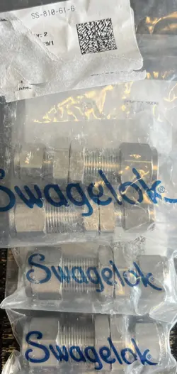 SWAGELOK SS-810-61-6 BULKHEAD