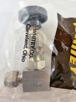 SWAGELOK WHITEY SS-2RS4 NEEDLE VALVE 1/8